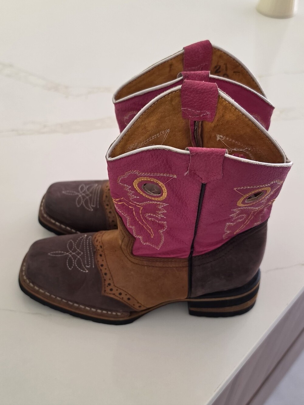 Cowgirl Boots Sz 3y In Leather